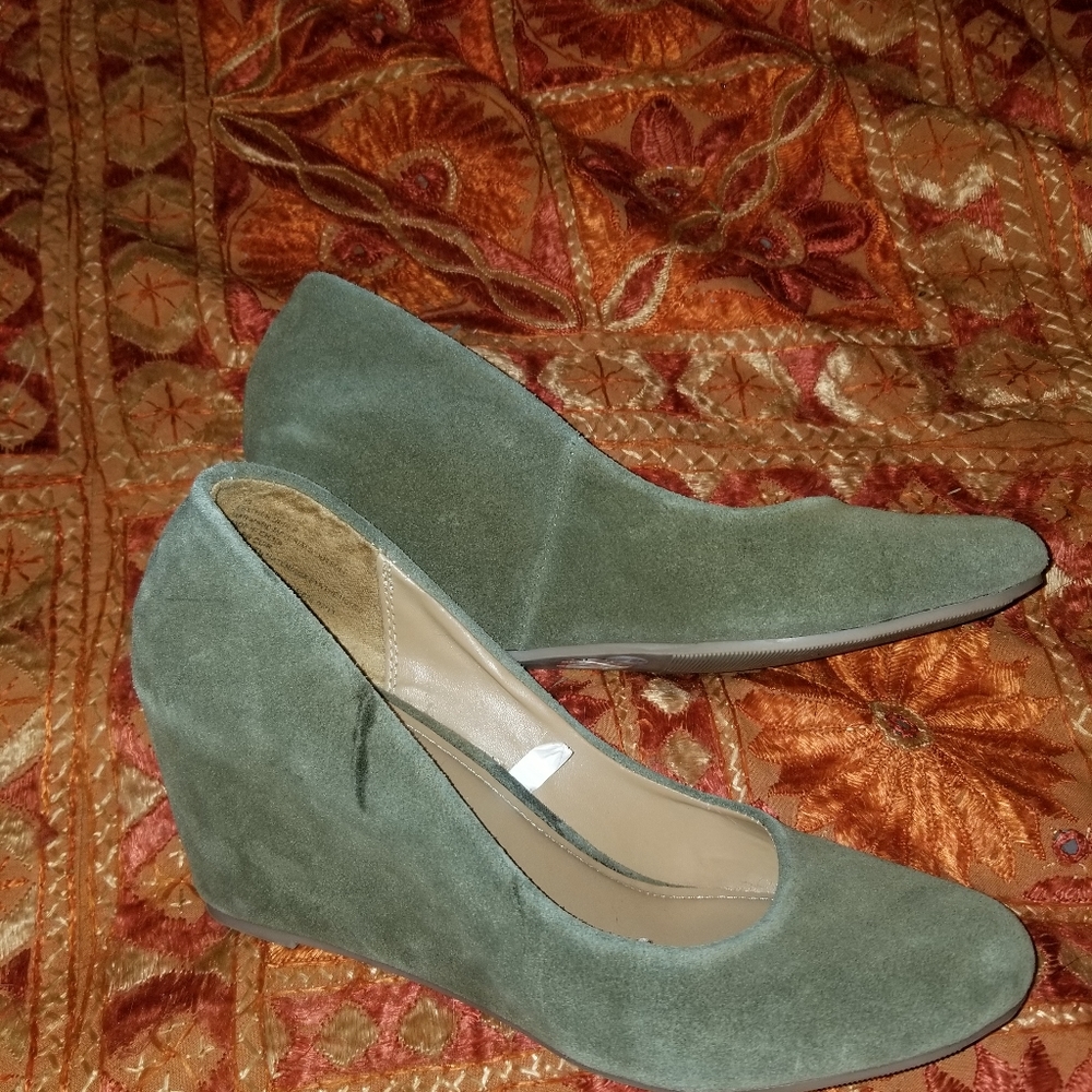 Green Suede Wedges worn twice super comfy - Picture 6 of 6